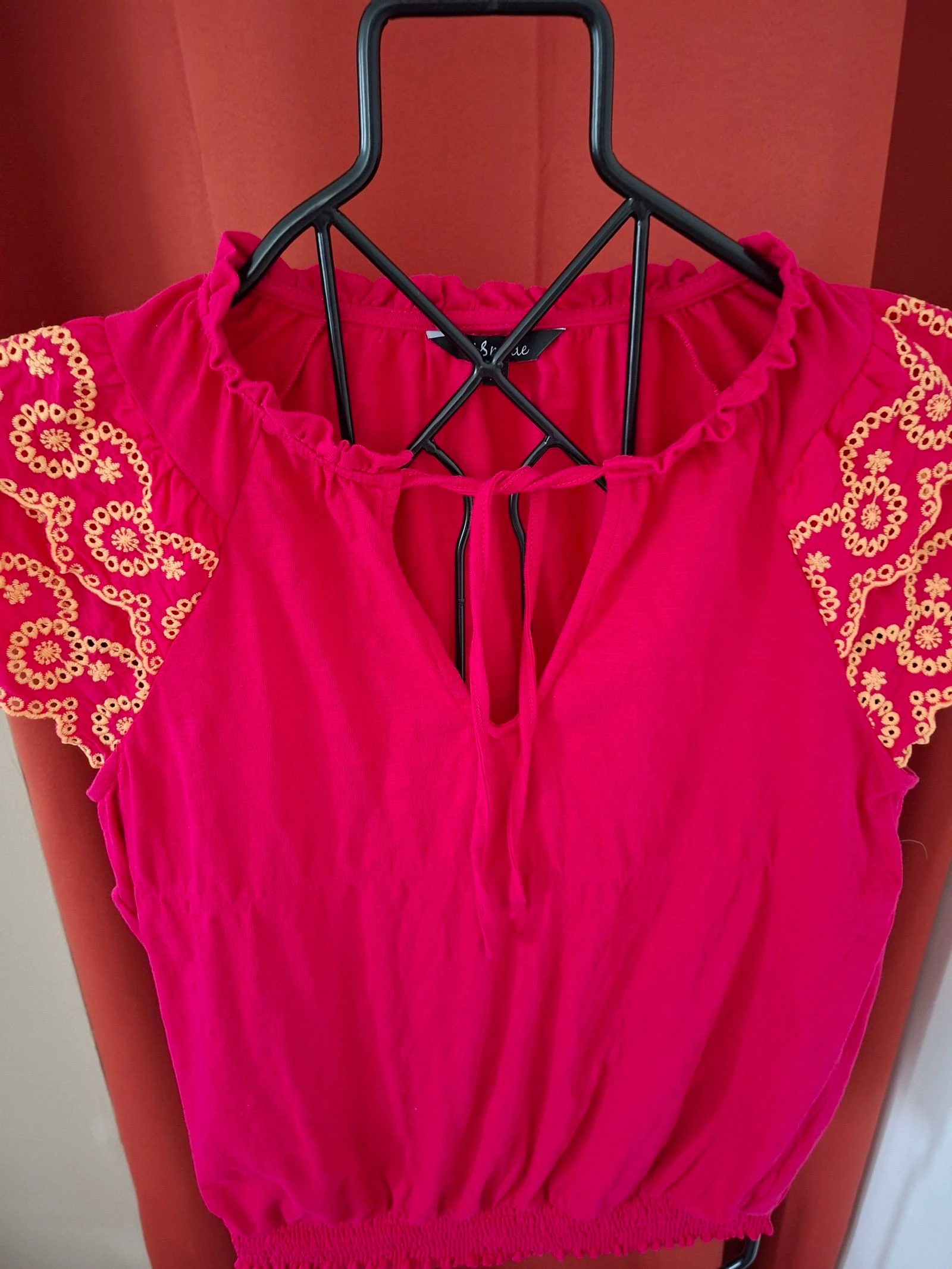 Camiseta fúcsia, mangas bordadas Ms Mode tamanho M – photo 2